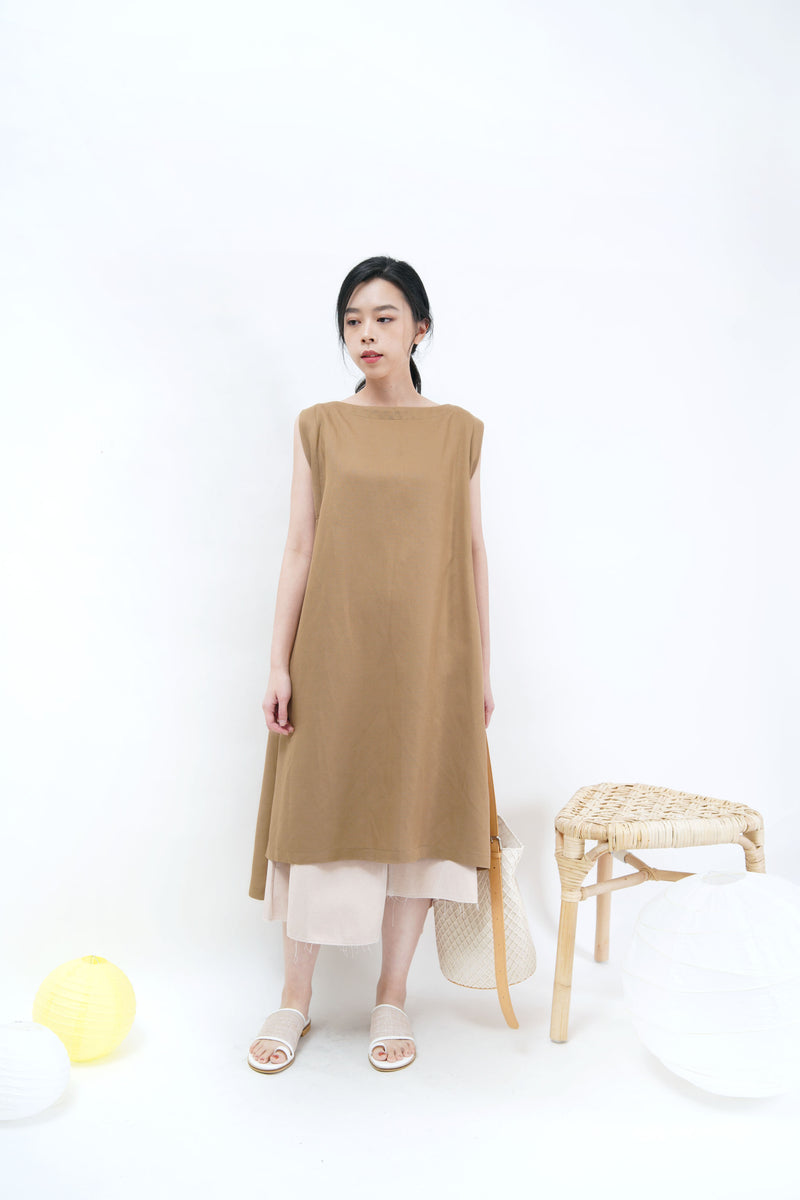 Milk tea linen one piece in split hem