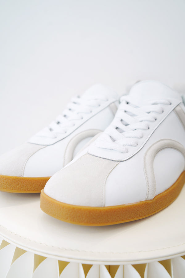 White lace up sneakers in suede leather