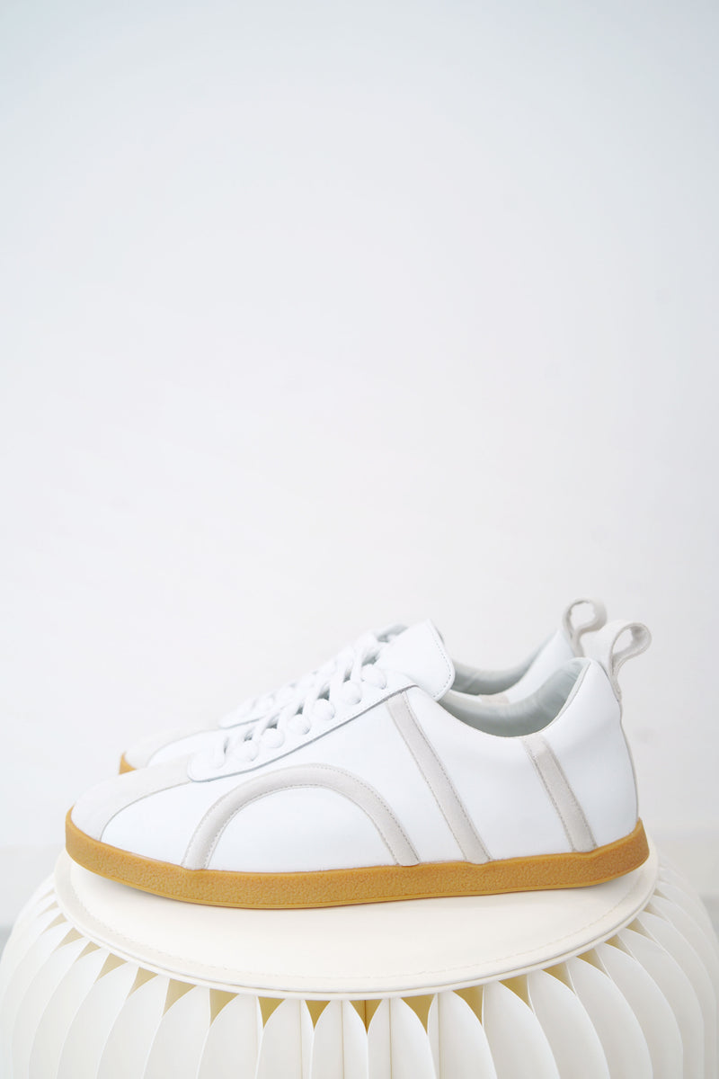 White lace up sneakers in suede leather