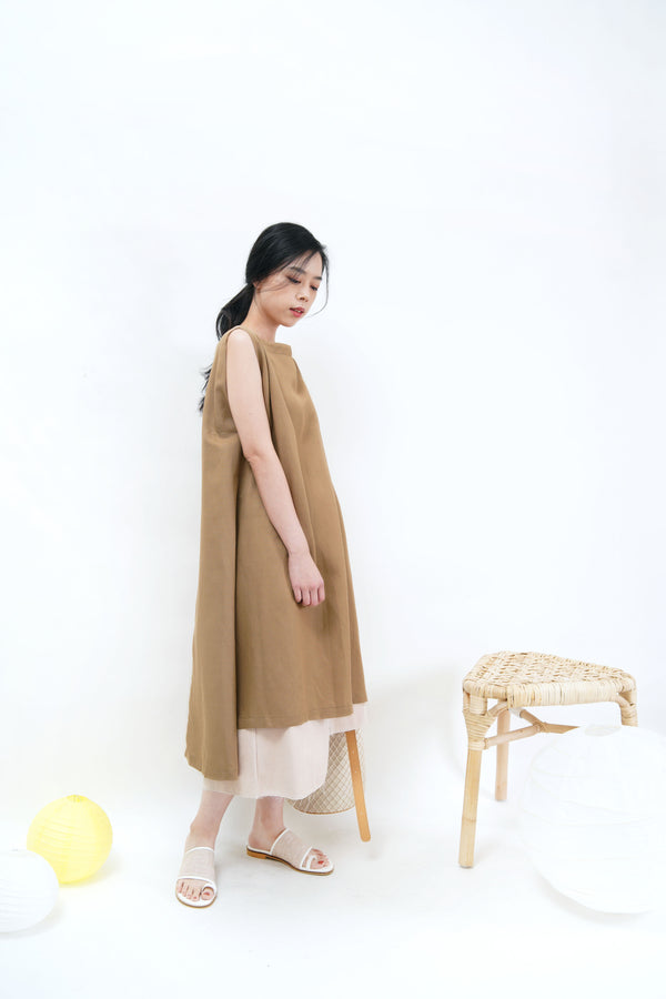 Milk tea linen one piece in split hem