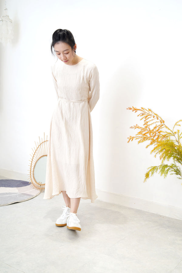 Ivory texture satin dress w/ waist string