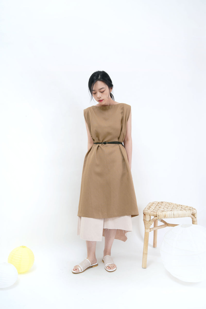 Milk tea linen one piece in split hem