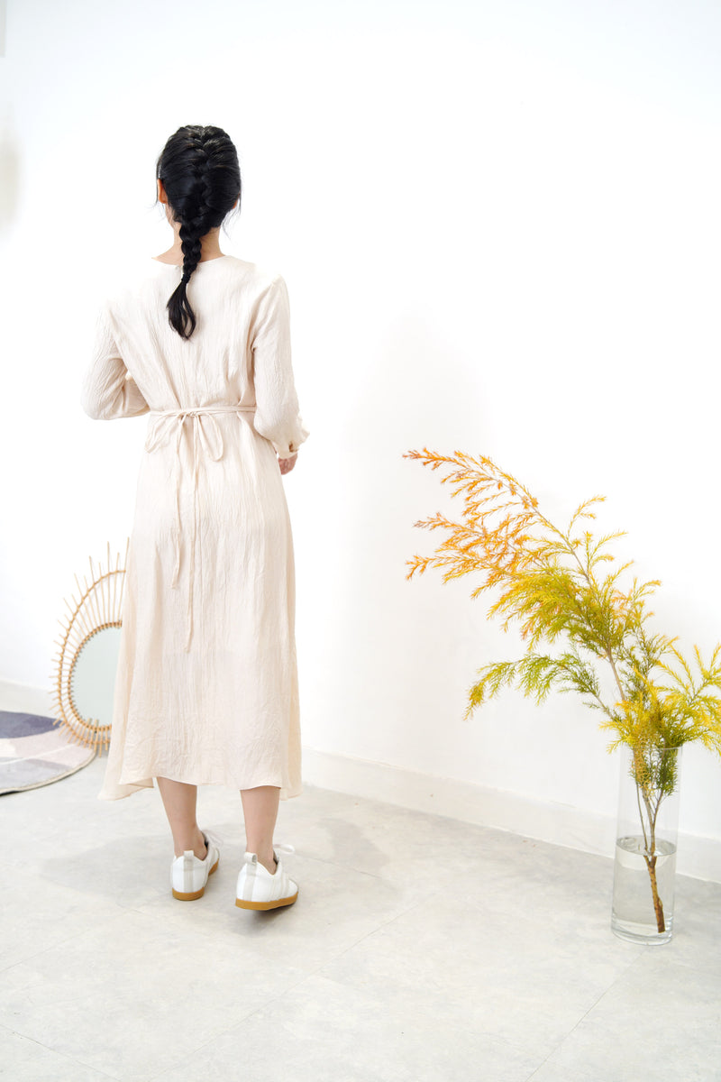 Ivory texture satin dress w/ waist string