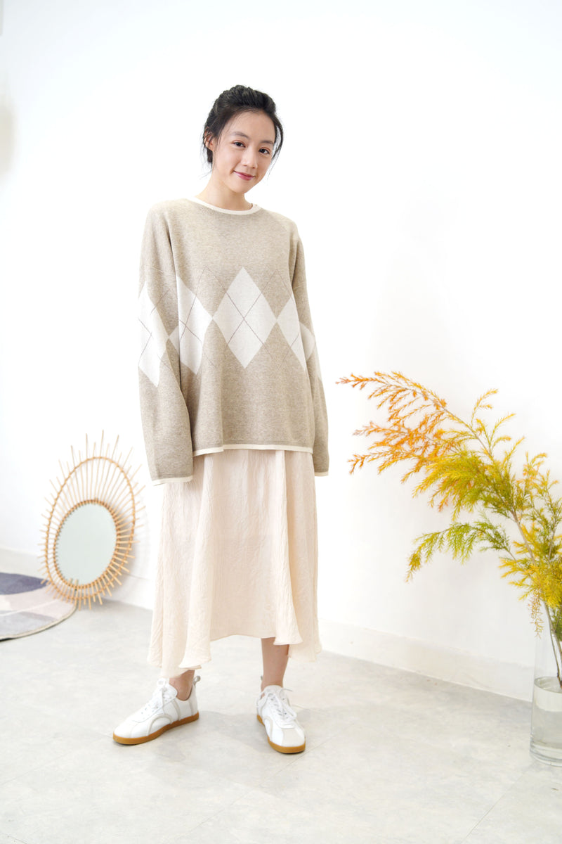 Beige diamond smooth sweater
