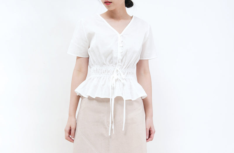 White detail v-neck shirt w/ waist drawstring