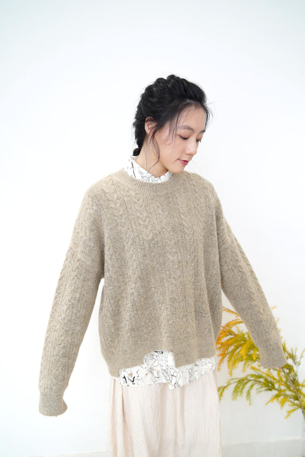 Beige smooth sweater in cut out hem