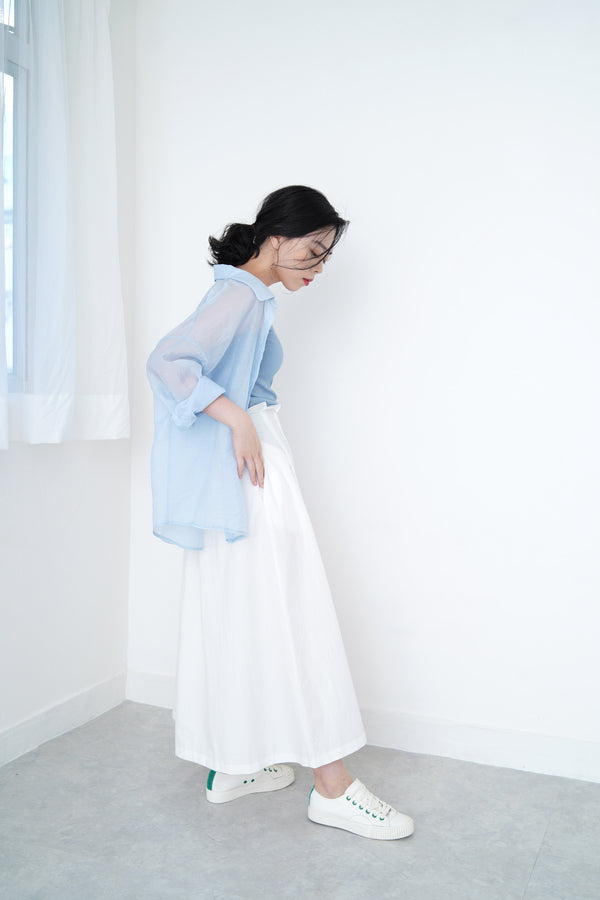 White flare cut skirt in pleats waist details