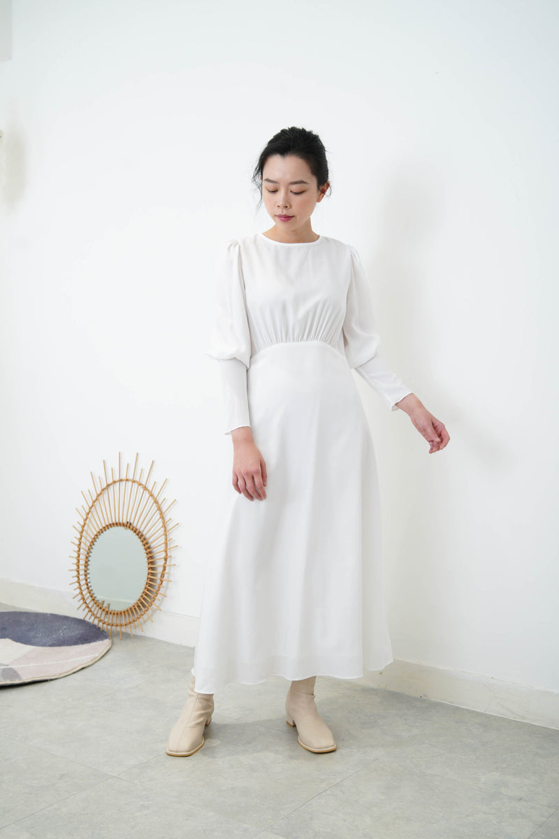 White high neck sweater in elastic hem