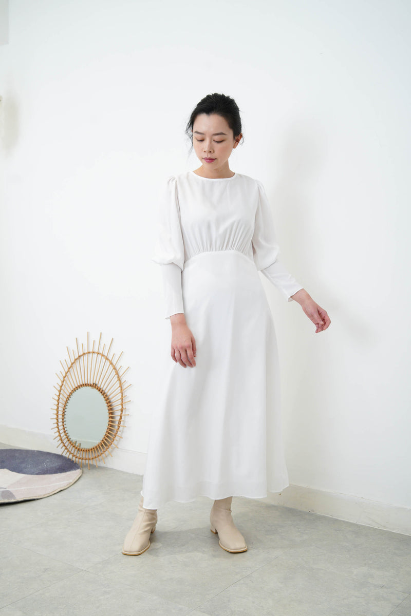 White elegant dress w/ long cuffs
