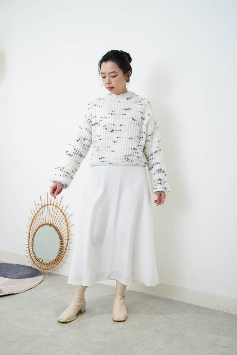 White high neck sweater in elastic hem