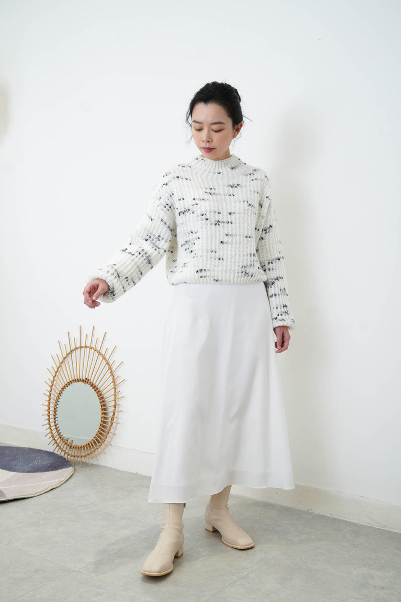 White high neck sweater in elastic hem