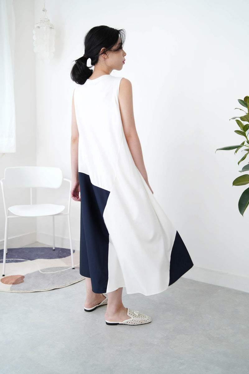 White flare cut dress in navy hem