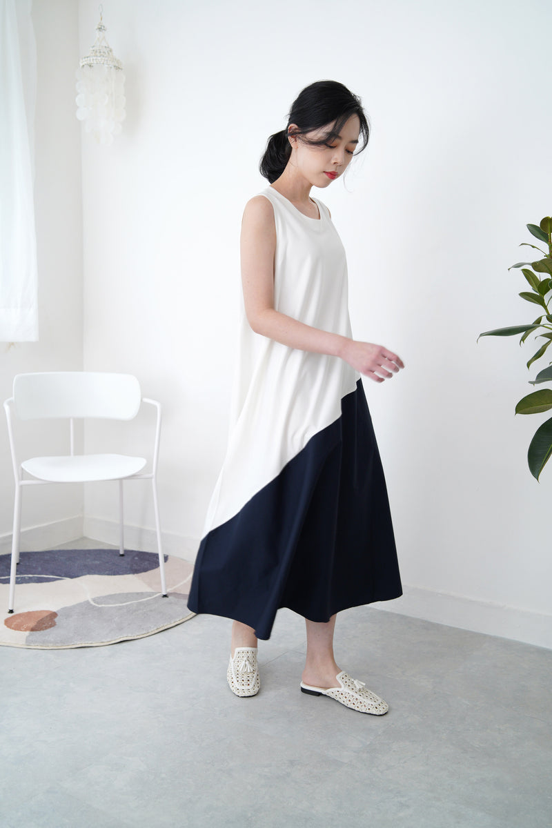 White flare cut dress in navy hem