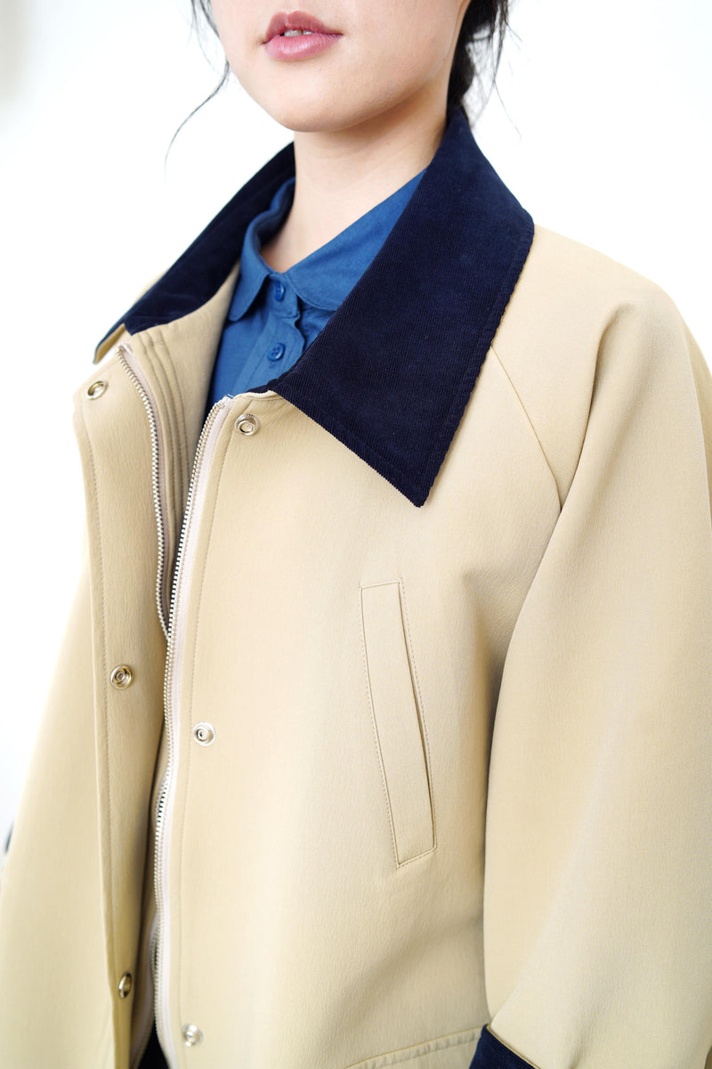 Beige coat w/ corduroy collar details