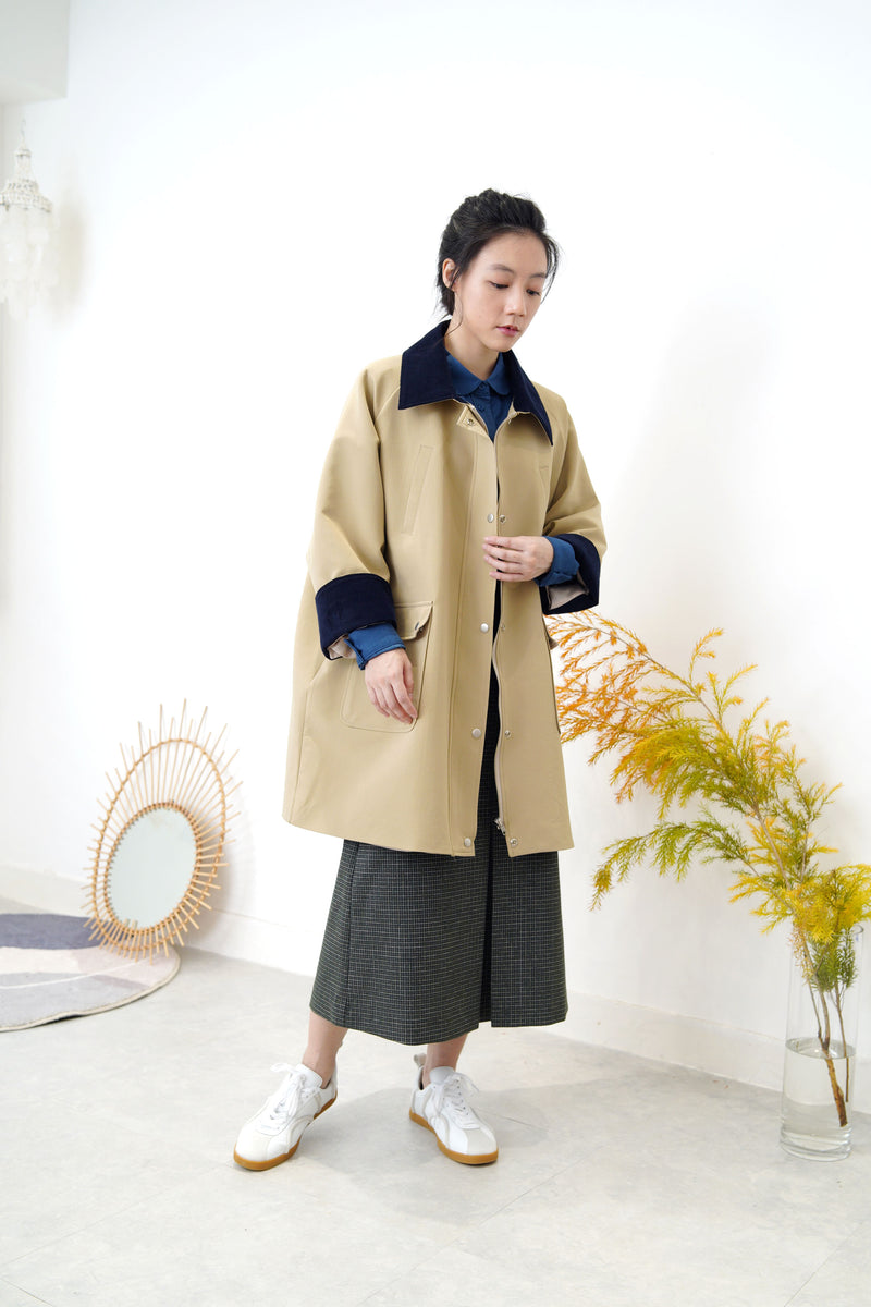 Cyan round collar shirt w/ detail pocket