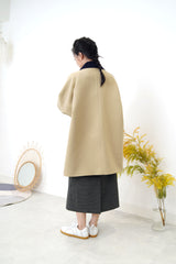 Beige coat w/ corduroy collar details