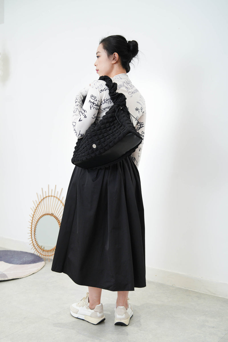 Black texture shoulder bag in elastic handle