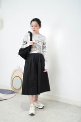 Black texture shoulder bag in elastic handle