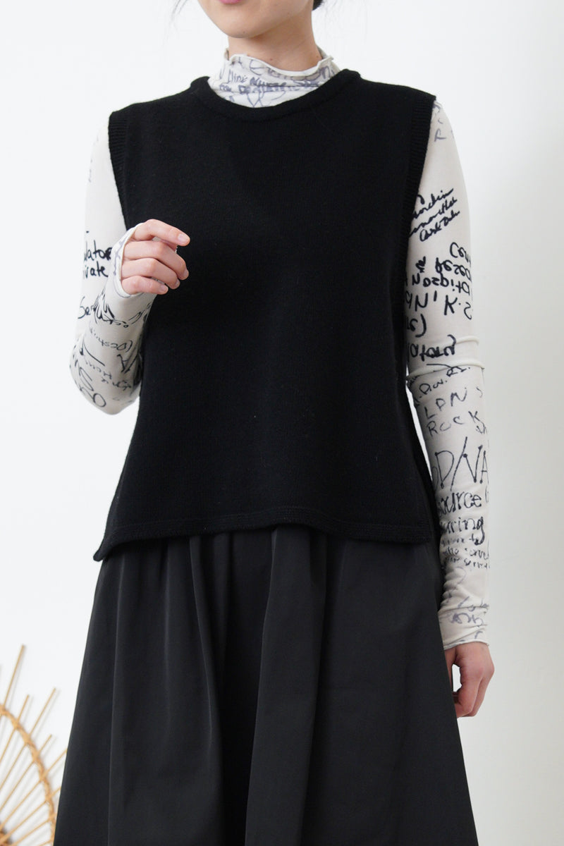 White top w/ hand written pattern