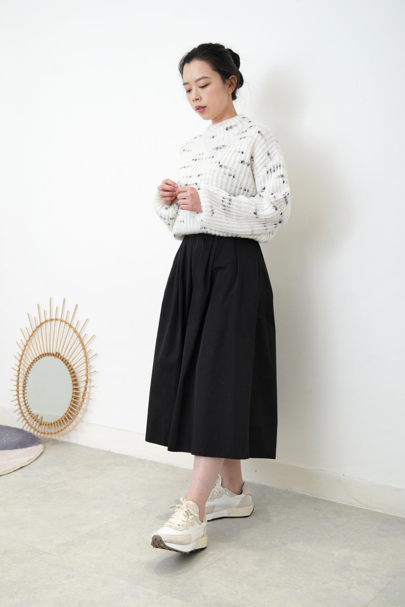 White high neck sweater in elastic hem