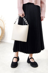 Black pleats skirt in faux leather