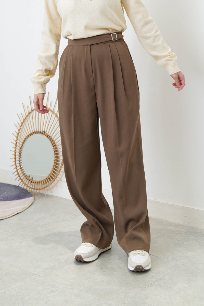 Brown straight cut trousers w/ side buckle