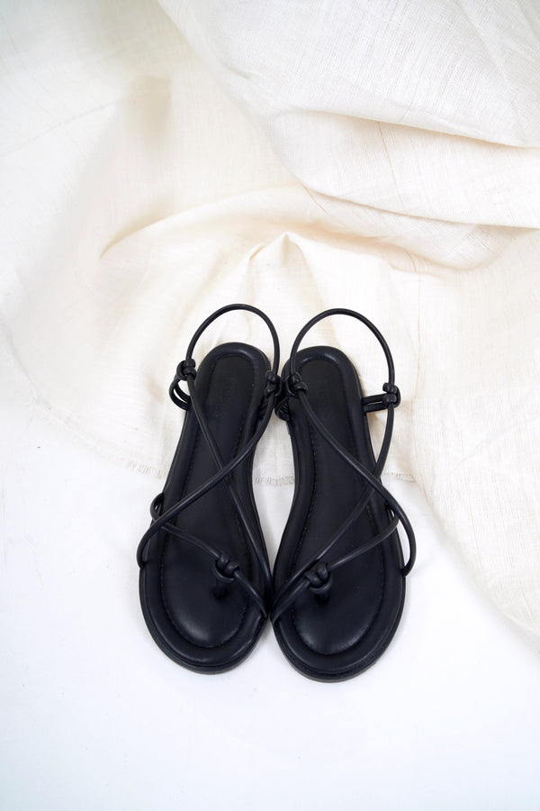 Black knot toe loop flat sandals