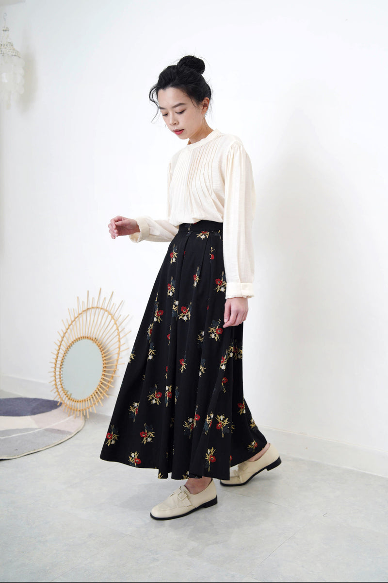 Black floral maxi skirt in pleats