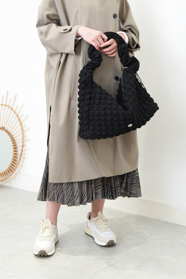 Black texture shoulder bag in elastic handle