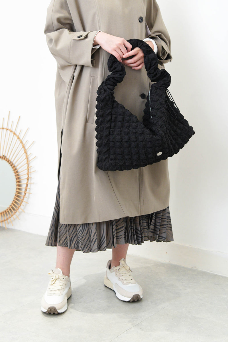 Black texture shoulder bag in elastic handle