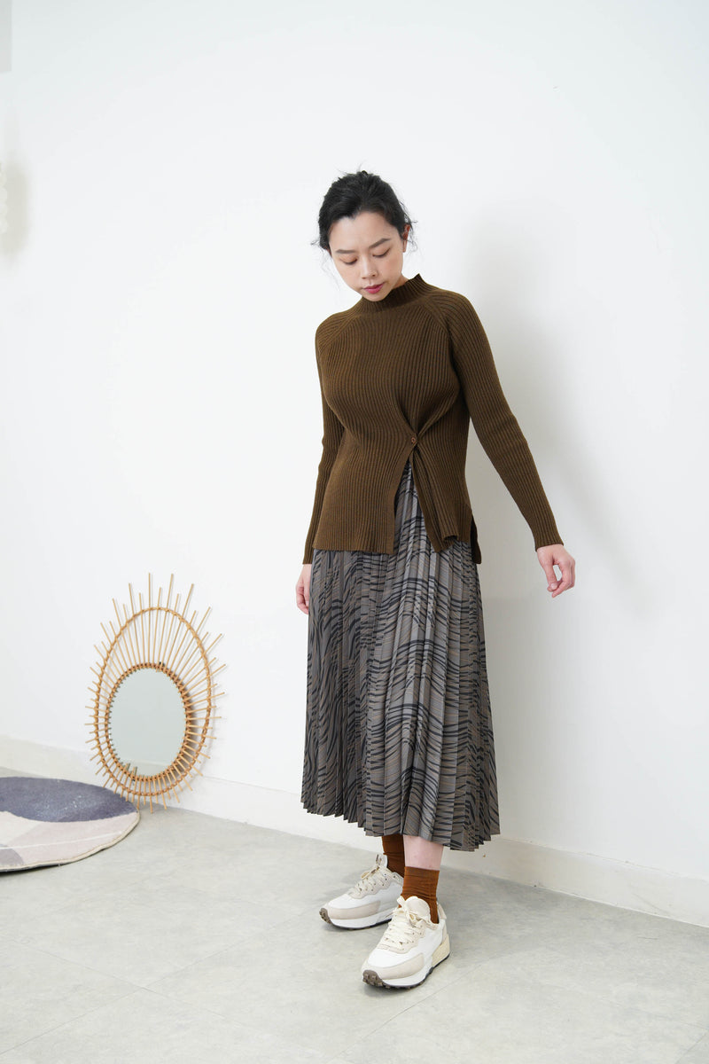 Brown stripe texture knit top in split hem