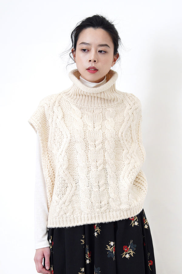 Ivory twist pattern knit vest in stand collar