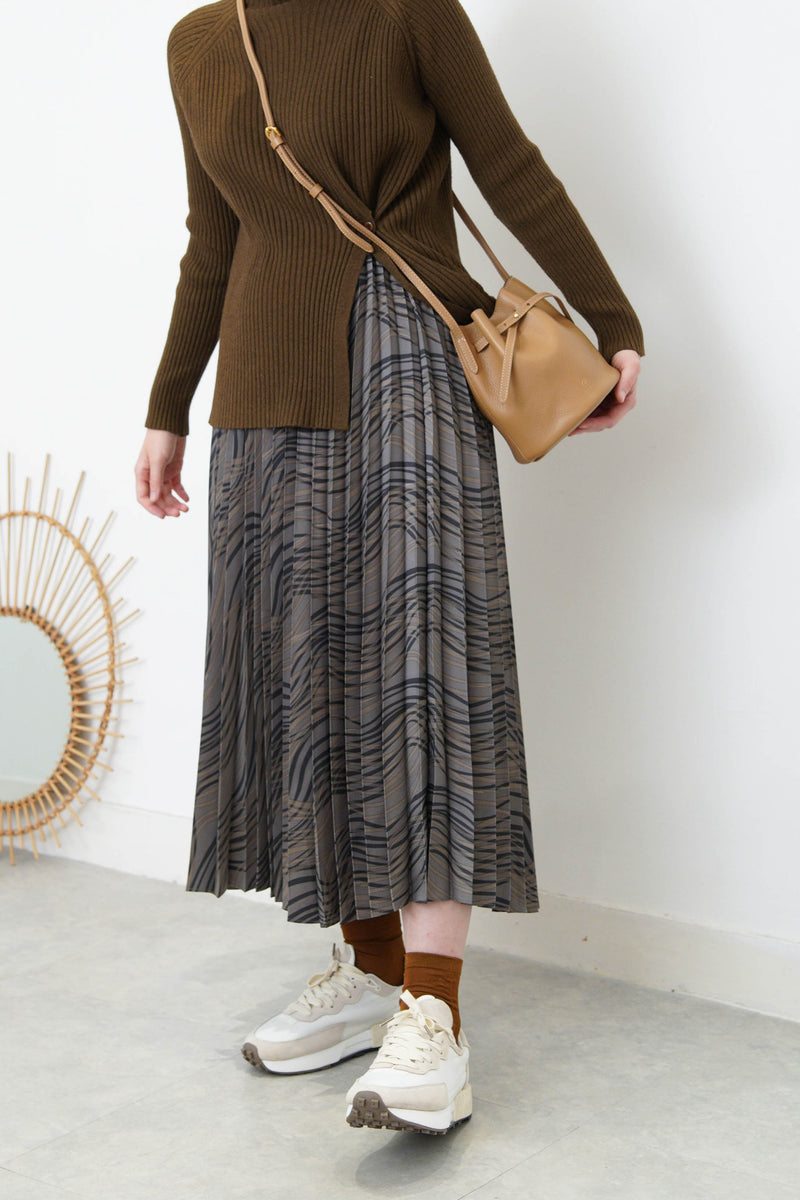 Brown stripe texture knit top in split hem