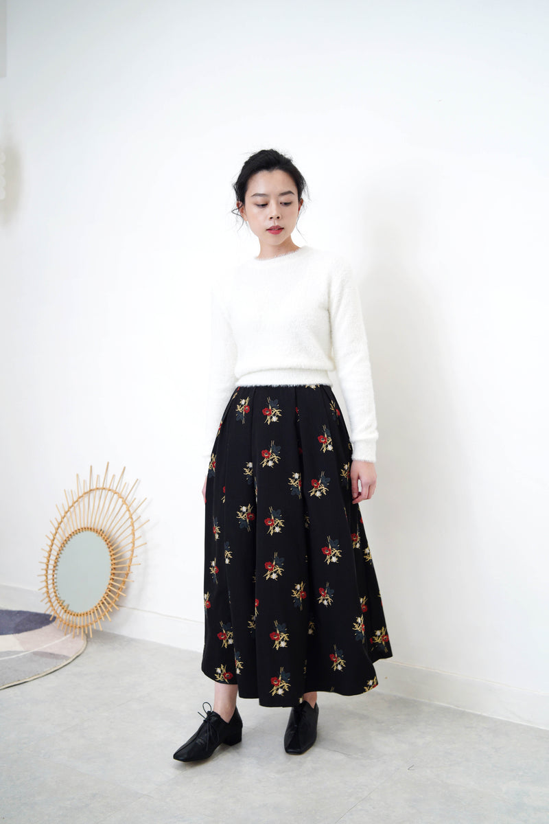 Black floral maxi skirt in pleats