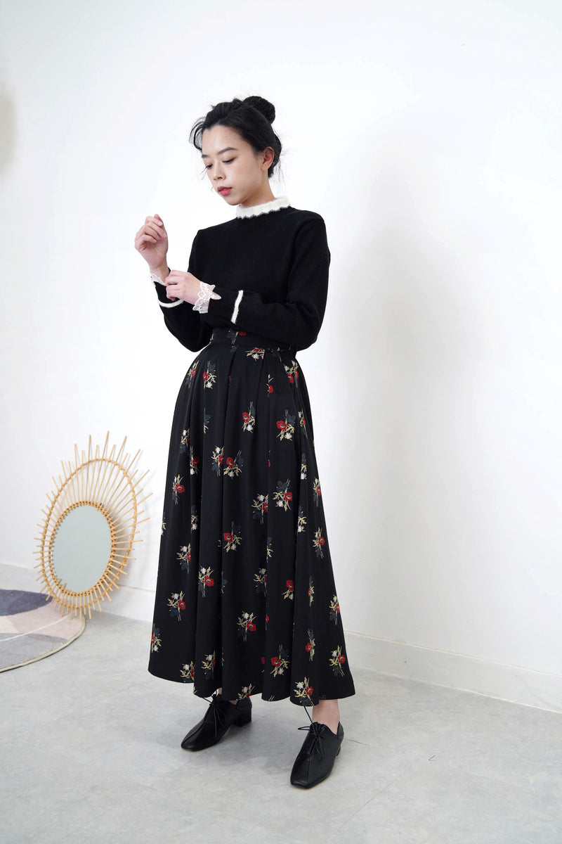 Black floral maxi skirt in pleats
