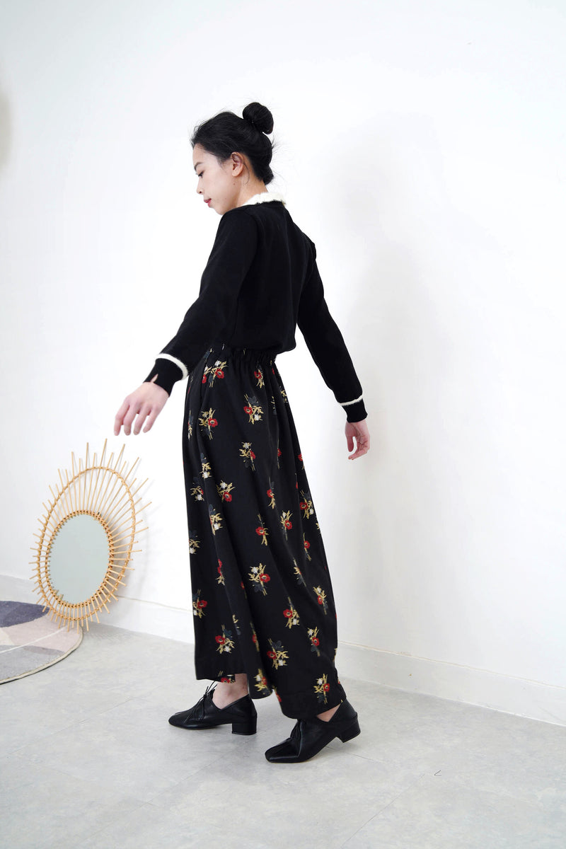 Black floral maxi skirt in pleats
