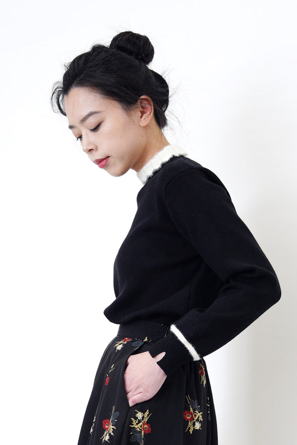 B/W stand collar sweater w/ lace cuff