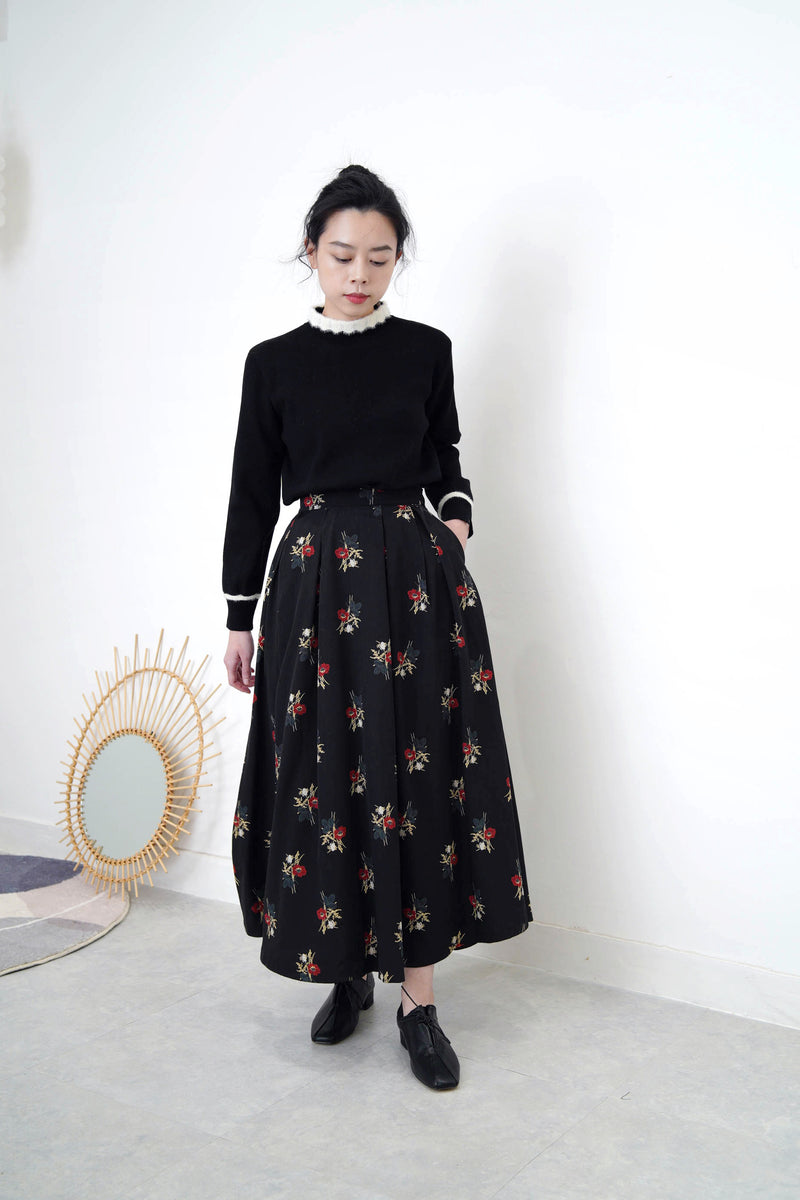 Black floral maxi skirt in pleats