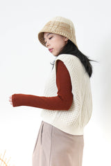 Beige knit vest in crop cut