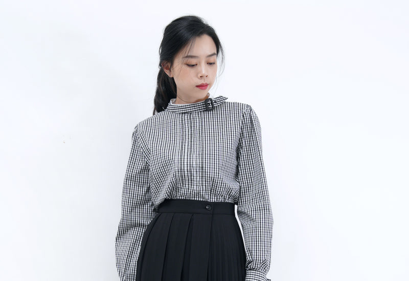 Check blouse in detail stand collar