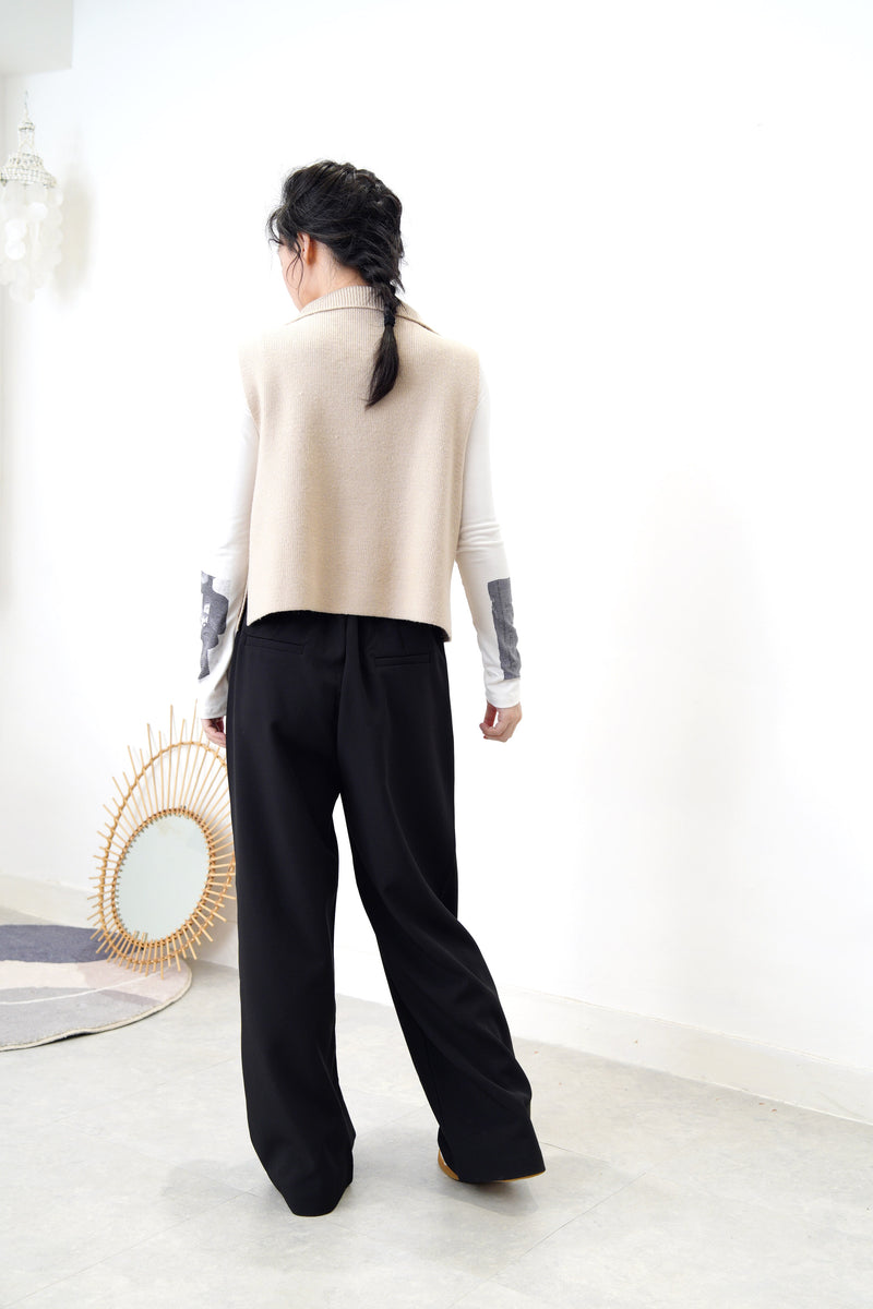 Beige knit vest in zip collar