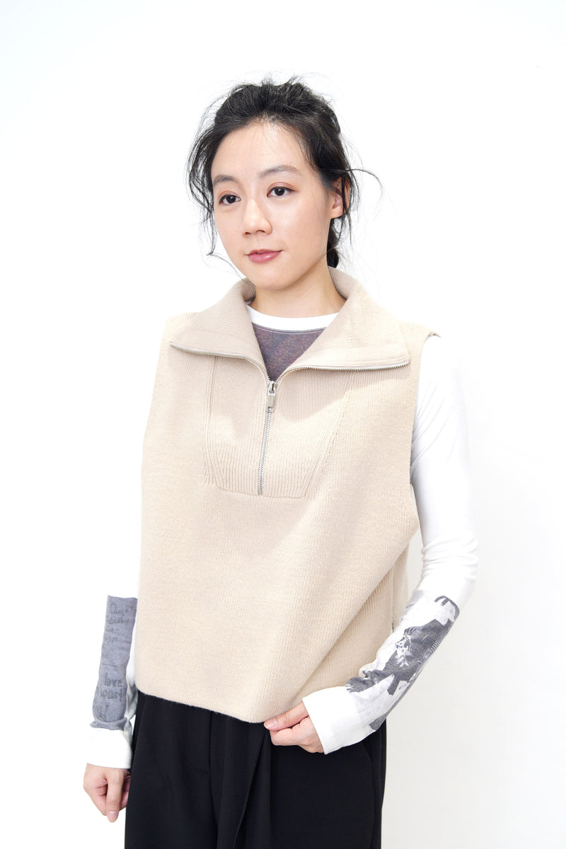 Beige knit vest in zip collar