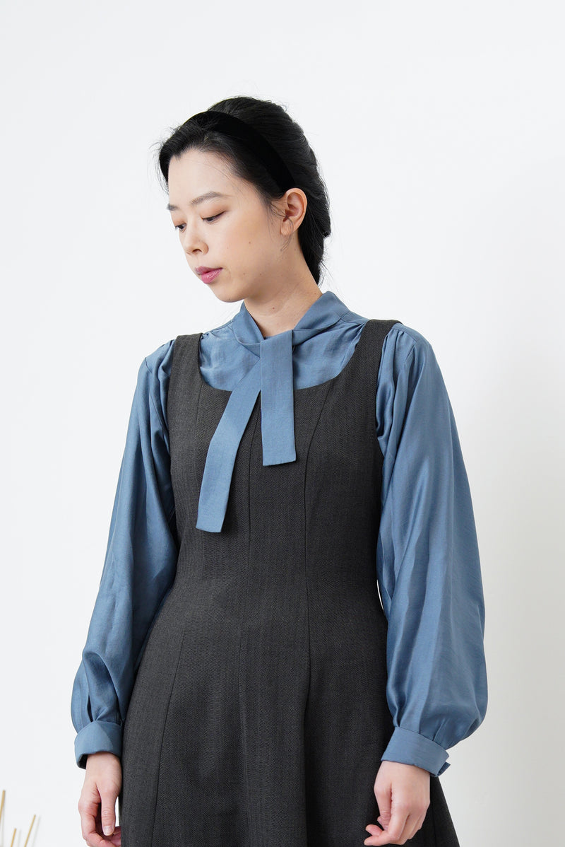 Grey U neck one piece in elegant cutting