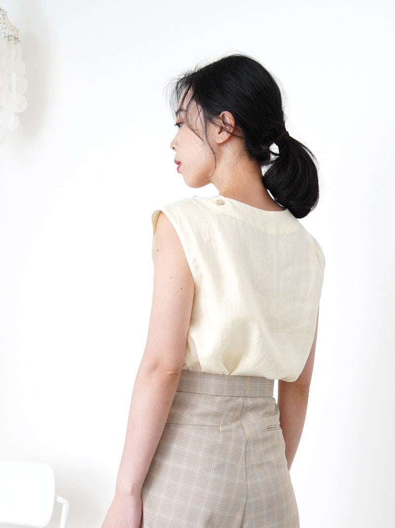 Beige checked trousers in waist detail