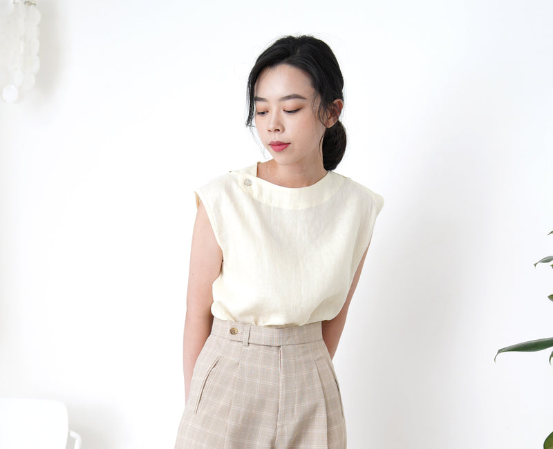 Beige checked trousers in waist detail