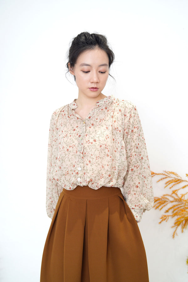 V neck chiffon blouse in floral pattern