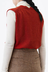 Wine vest in open neck