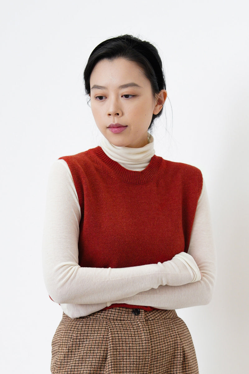 Ivory turtle neck inner w/ long sleeves cuffs
