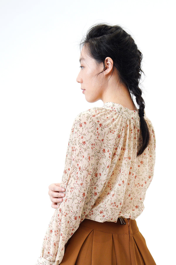 V neck chiffon blouse in floral pattern
