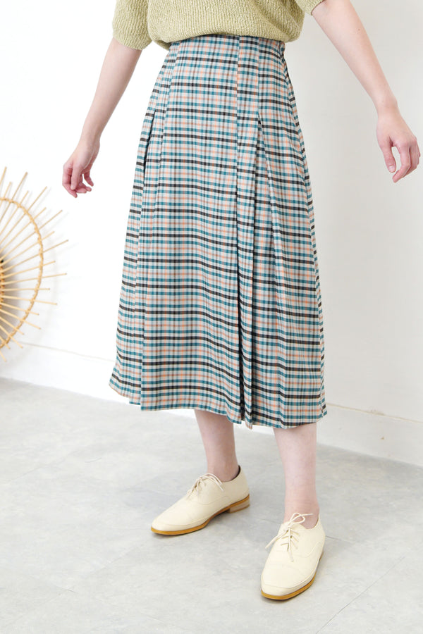 Spring checked skirt in pleats